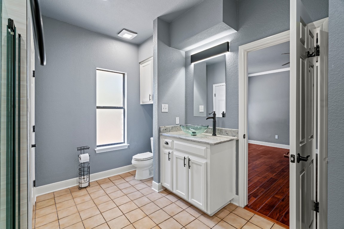 128 Mockingbird Lane Georgetown, TX 78633 - Photo 17 of 40 a bathroom with a sink toilet and shower
