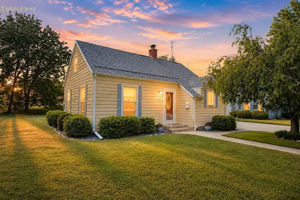 $439,900 | 305 North Avenue, Hartland, WI 53029