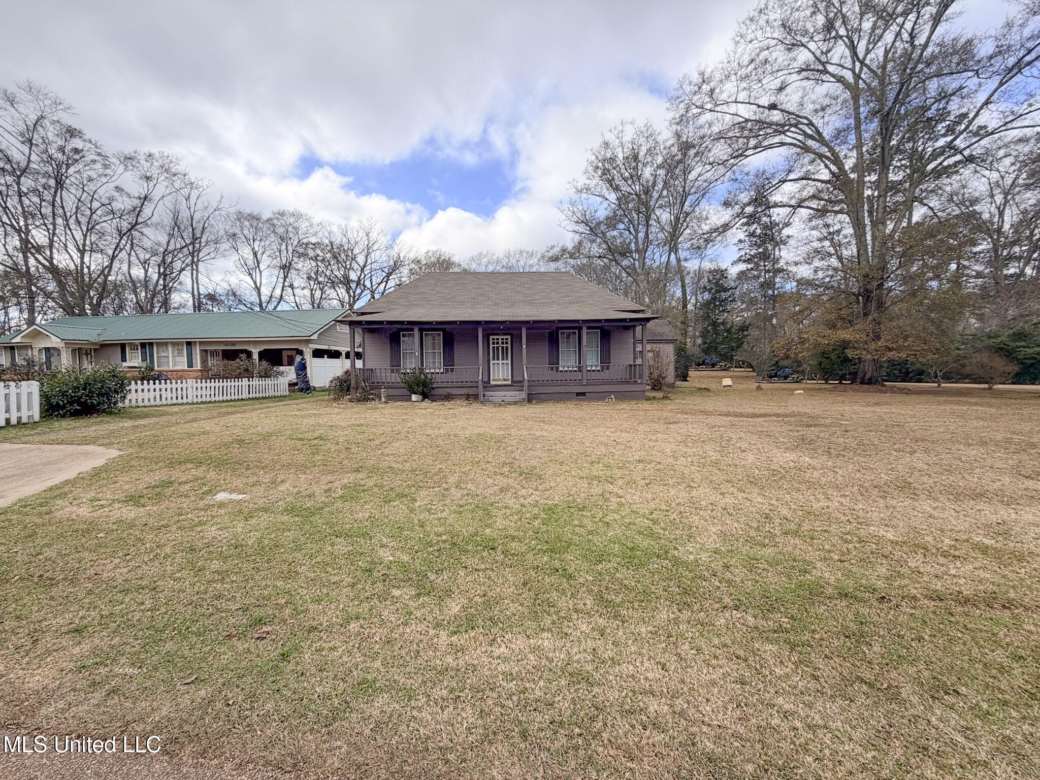 1607 North Jackson Street Brookhaven, MS 39601 - Photo 2 of 23 IMG_3399