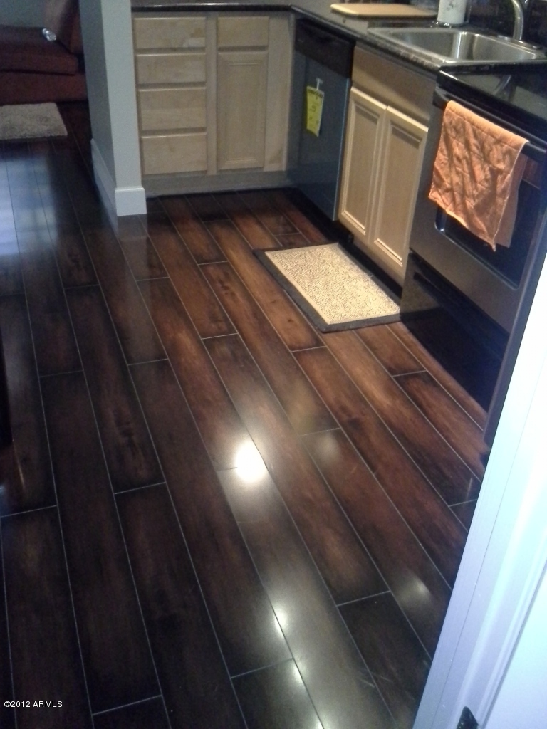 5401 East Thomas Road, Unit 1031 Phoenix, AZ 85018 - Photo 3 of 13 BEAUTIFUL LAMINATE FLOORING