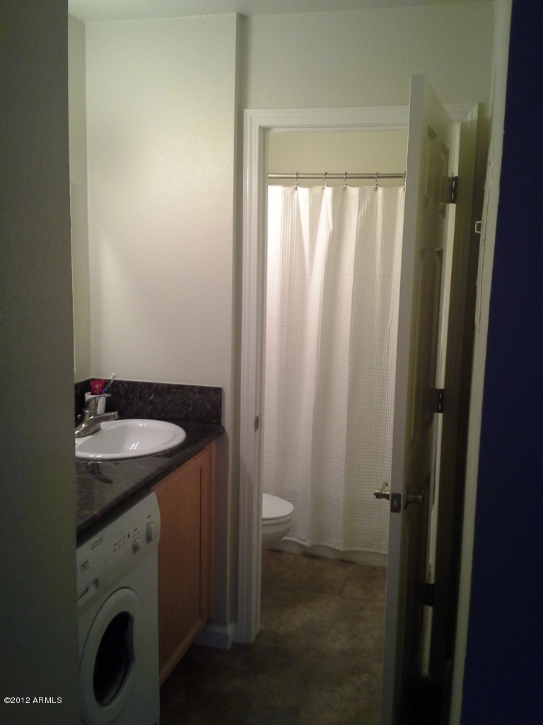 5401 East Thomas Road, Unit 1031 Phoenix, AZ 85018 - Photo 5 of 13 MASTER BATHROOM
