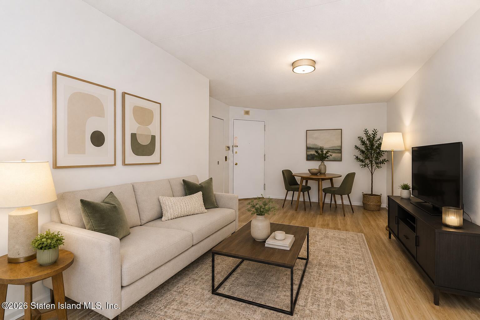41 Wellington Court, Unit 3G Staten Island, NY 10314 - Photo 7 of 20 D14A0BA0-68A1-4F0D-AE72-11CAEE349969
