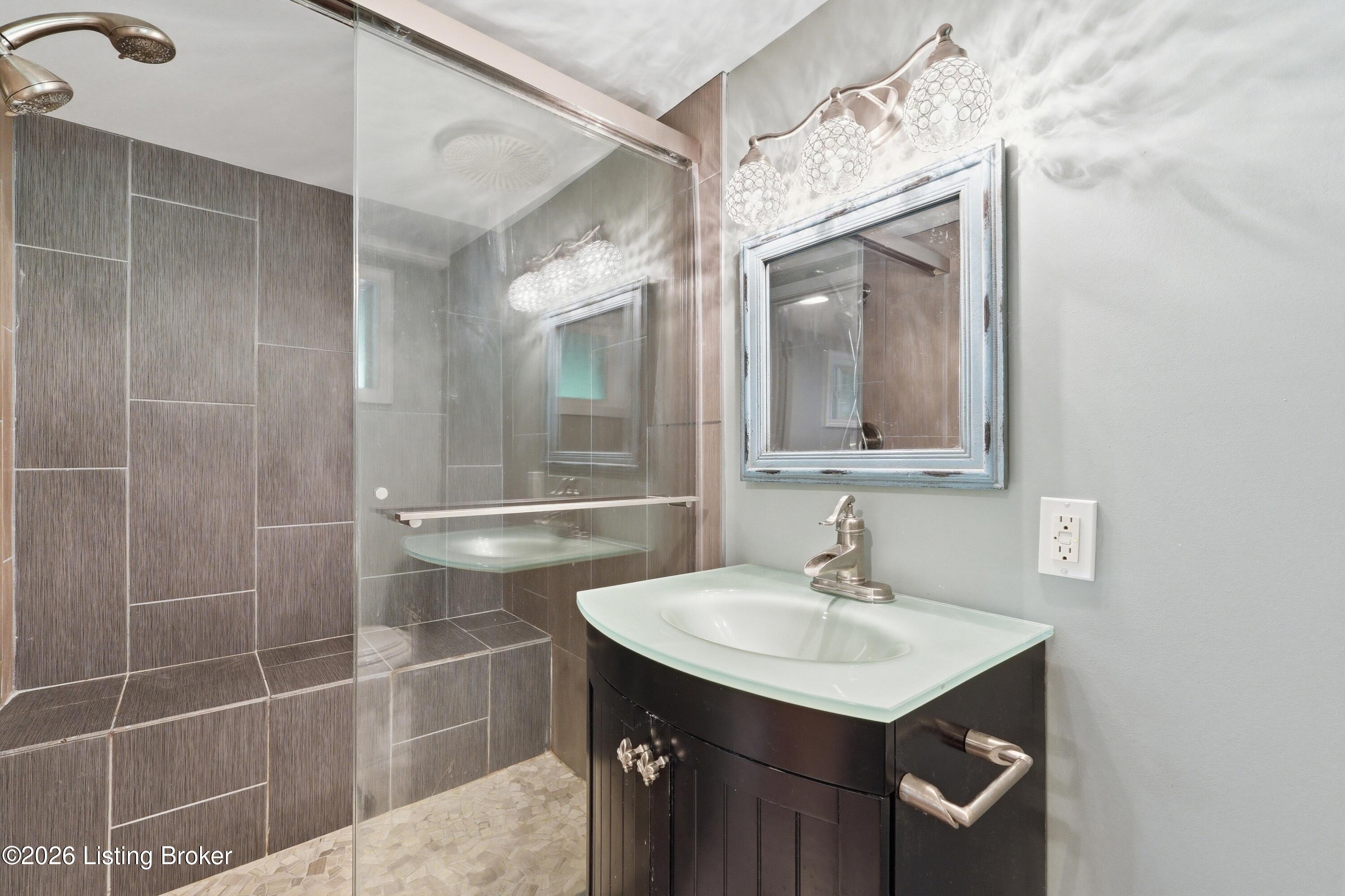 4210 Dolphin Road Louisville, KY 40220 - Photo 42 of 56 42_4210dolphin_louisvillerealestatemedia