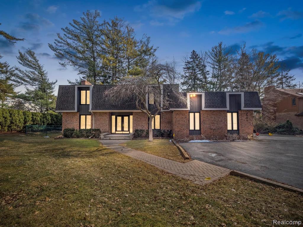 2880 Walnut Lake Road West Bloomfield, MI 48323 - Photo 2 of 30