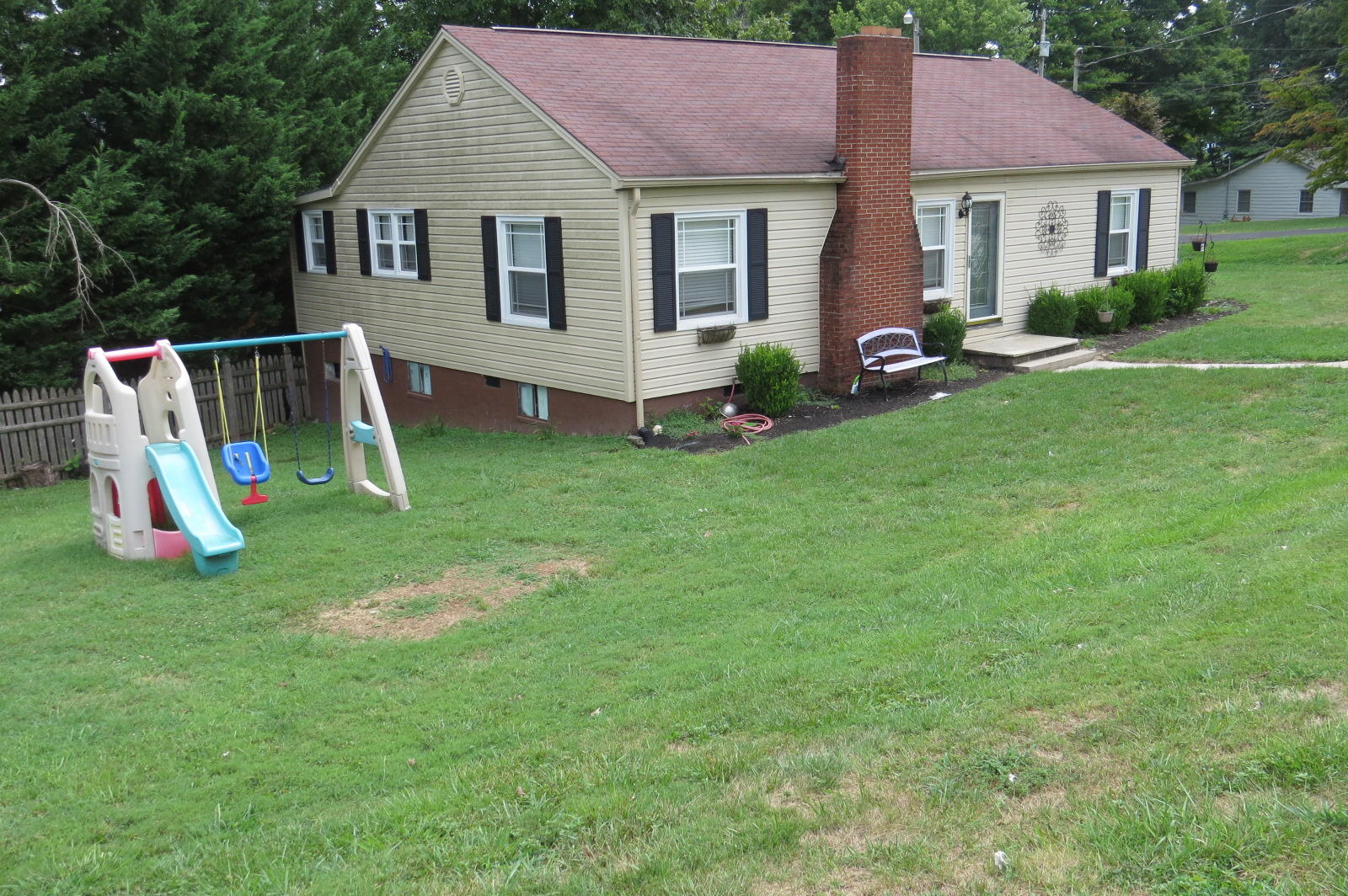 7904 Griffith Road Knoxville, TN 37938 - Photo 2 of 28 Side View of Home