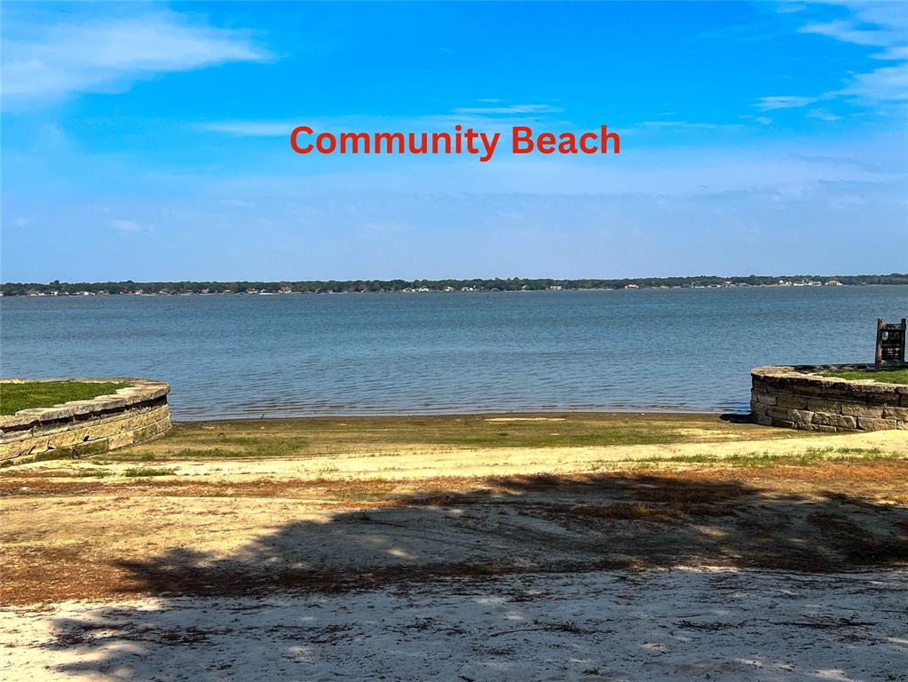 445 Sun Valley Mabank, TX 75147 - Photo 16 of 33 a view of a ocean with a beach