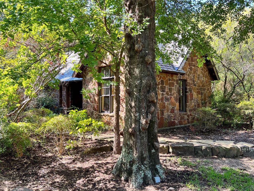 445 Sun Valley Mabank, TX 75147 - Photo 18 of 33 a pathway of a house with a yard