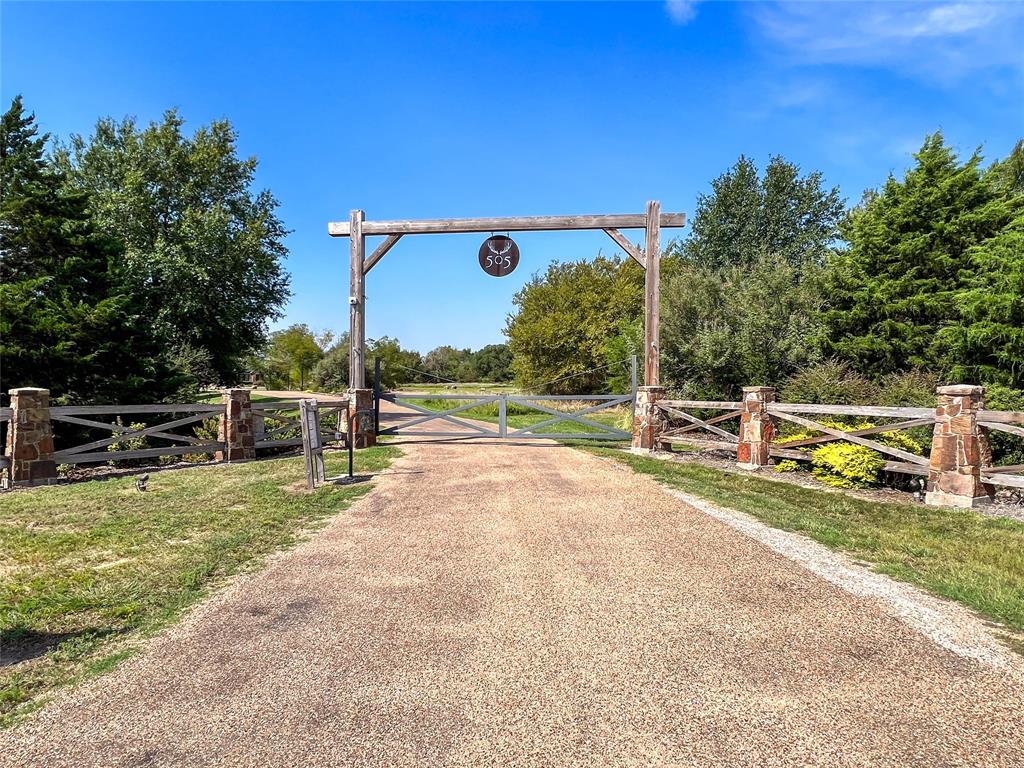445 Sun Valley Mabank, TX 75147 - Photo 8 of 33 a view of a entertaining space
