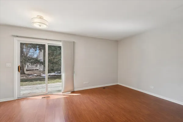 $279,900 | 6763 Roanoake Court, Gurnee, IL 60031