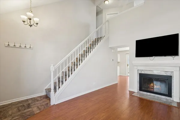 $279,900 | 6763 Roanoake Court, Gurnee, IL 60031