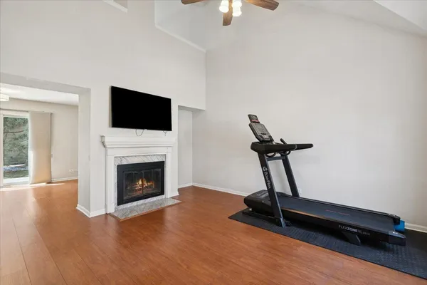 $279,900 | 6763 Roanoake Court, Gurnee, IL 60031