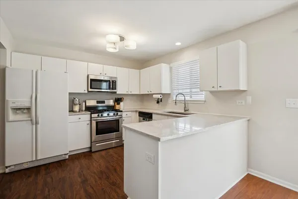 $279,900 | 6763 Roanoake Court, Gurnee, IL 60031