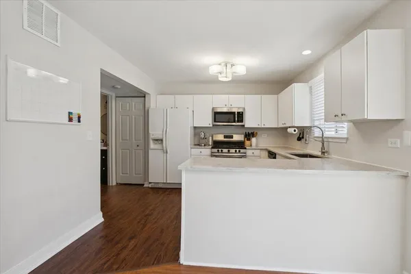 $279,900 | 6763 Roanoake Court, Gurnee, IL 60031