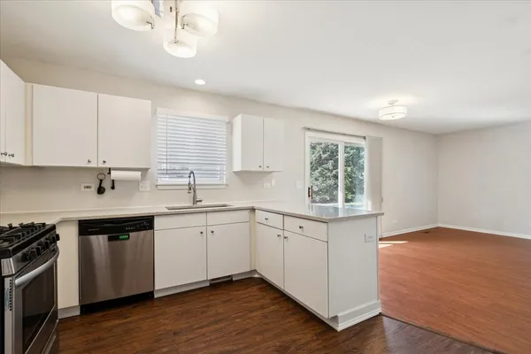 $279,900 | 6763 Roanoake Court, Gurnee, IL 60031