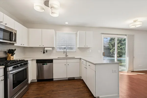 $279,900 | 6763 Roanoake Court, Gurnee, IL 60031