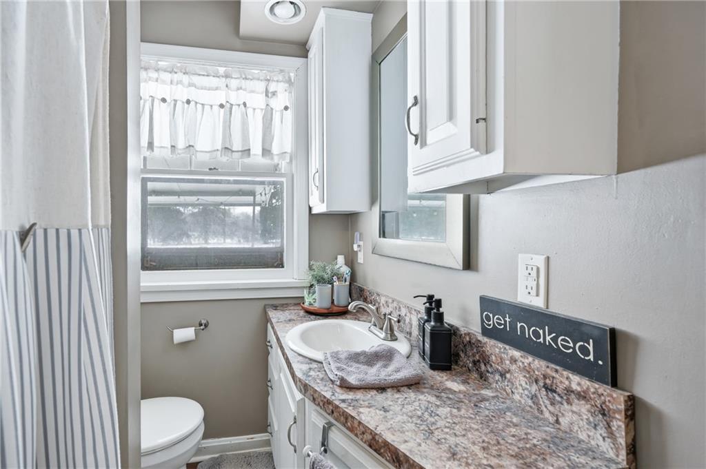7376 Sharon-Mercer Road Mercer, PA 16137 - Photo 23 of 50 Full 1st floor bathroom with tub/shower combo