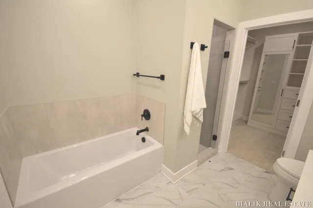 $455,000 | 580 Sun Vale Lane, Grandville, MI 49418