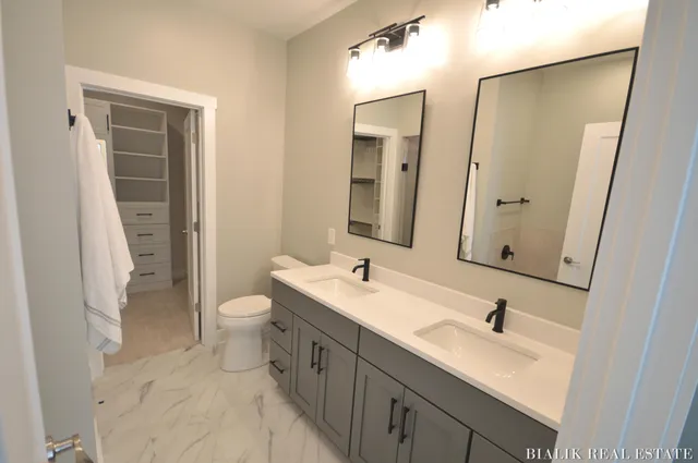 $455,000 | 580 Sun Vale Lane, Grandville, MI 49418