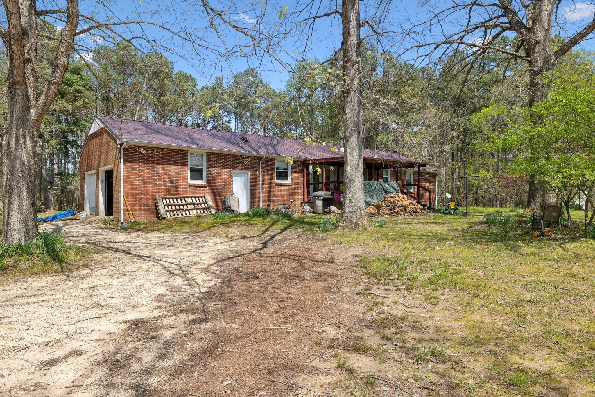 3467 Shouse Road Santa Fe, TN 38482 - Photo 24 of 46 a front view of a house with garden