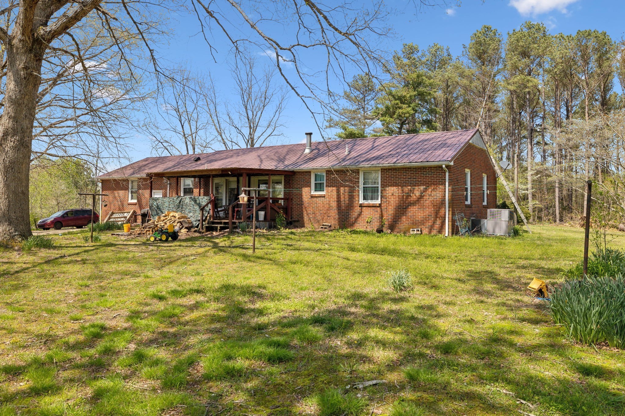 3467 Shouse Road Santa Fe, TN 38482 - Photo 26 of 46 a front view of a house with garden