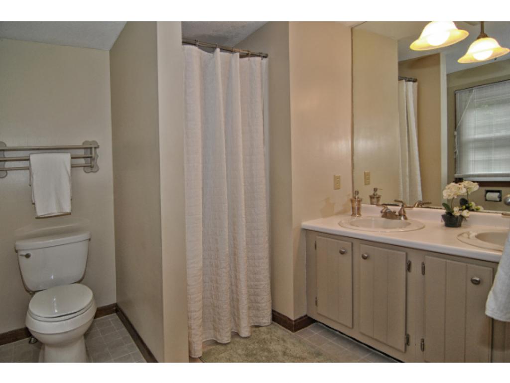 82 Cambridge Road Bedford, NH 03110 - Photo 17 of 27 Gallery Image 17