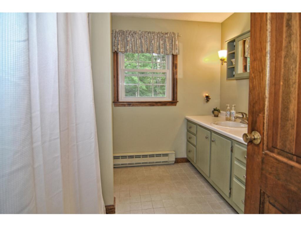 82 Cambridge Road Bedford, NH 03110 - Photo 20 of 27 Gallery Image 20