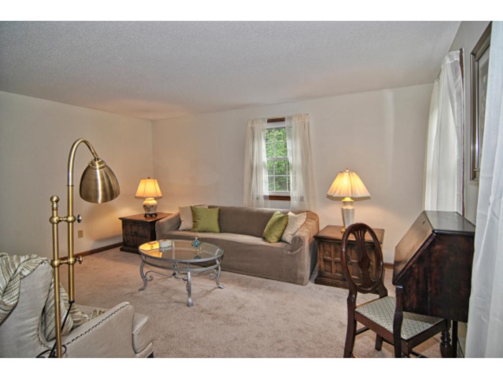 82 Cambridge Road Bedford, NH 03110 - Photo 5 of 27 Gallery Image 5