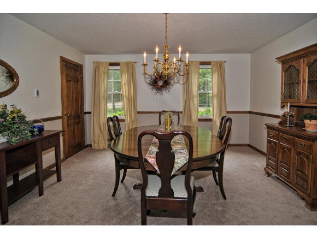 82 Cambridge Road Bedford, NH 03110 - Photo 6 of 27 Gallery Image 6