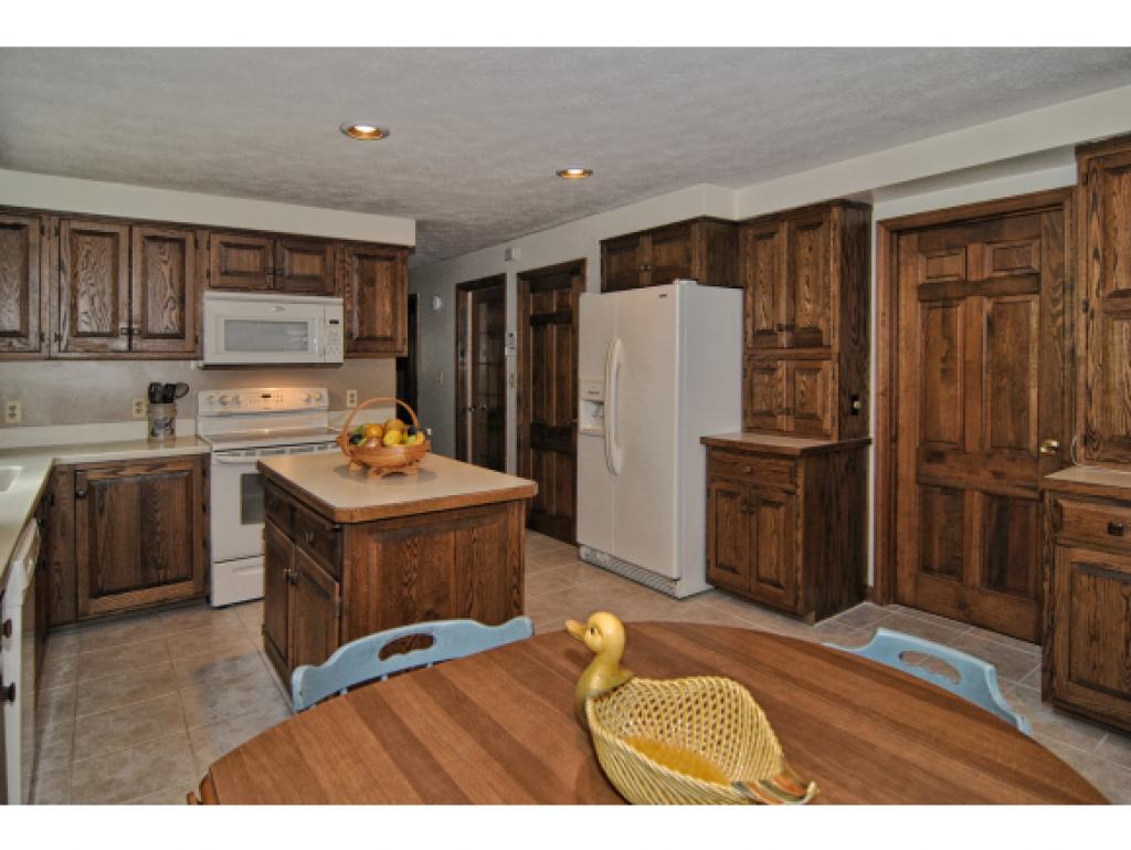 82 Cambridge Road Bedford, NH 03110 - Photo 8 of 27 Gallery Image 8