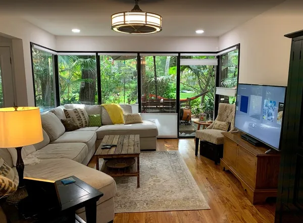 $1,950 | 8211 Katy Freeway, Unit 16, Houston, TX 77024