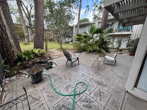 $1,950 | 8211 Katy Freeway, Unit 16, Houston, TX 77024