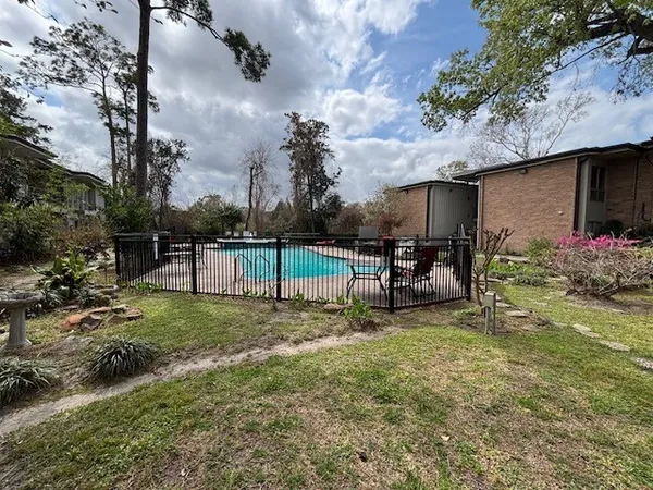 $1,950 | 8211 Katy Freeway, Unit 16, Houston, TX 77024