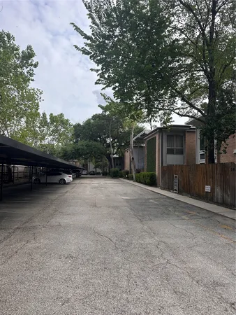 $1,950 | 8211 Katy Freeway, Unit 16, Houston, TX 77024