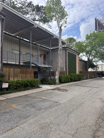 $1,950 | 8211 Katy Freeway, Unit 16, Houston, TX 77024