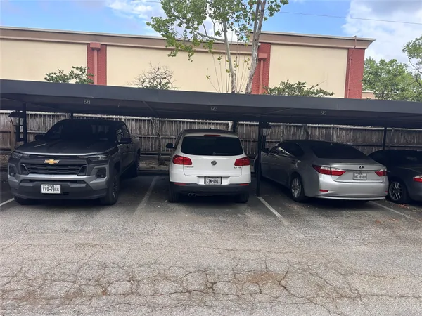 $1,950 | 8211 Katy Freeway, Unit 16, Houston, TX 77024