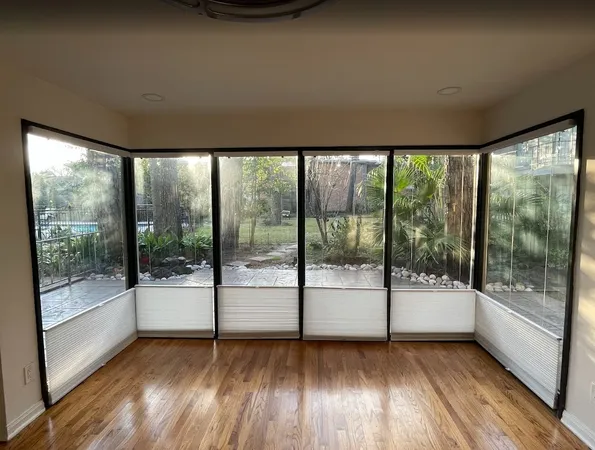 $1,950 | 8211 Katy Freeway, Unit 16, Houston, TX 77024