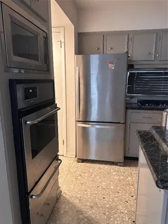 $1,950 | 8211 Katy Freeway, Unit 16, Houston, TX 77024