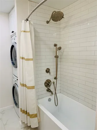 $1,950 | 8211 Katy Freeway, Unit 16, Houston, TX 77024