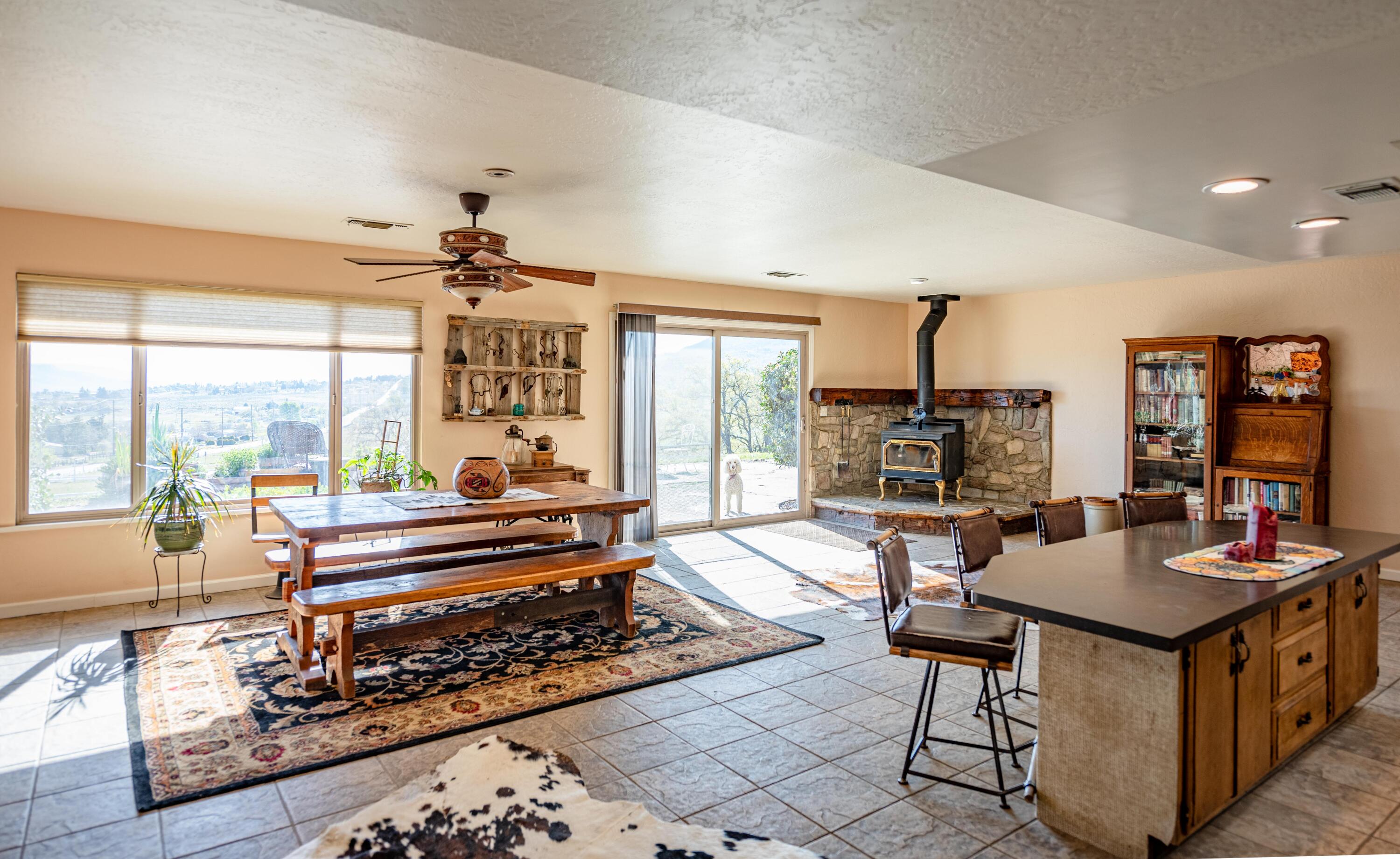 21970 Highline Road Tehachapi, CA 93561 - Photo 30 of 68 a living room with furniture and a table