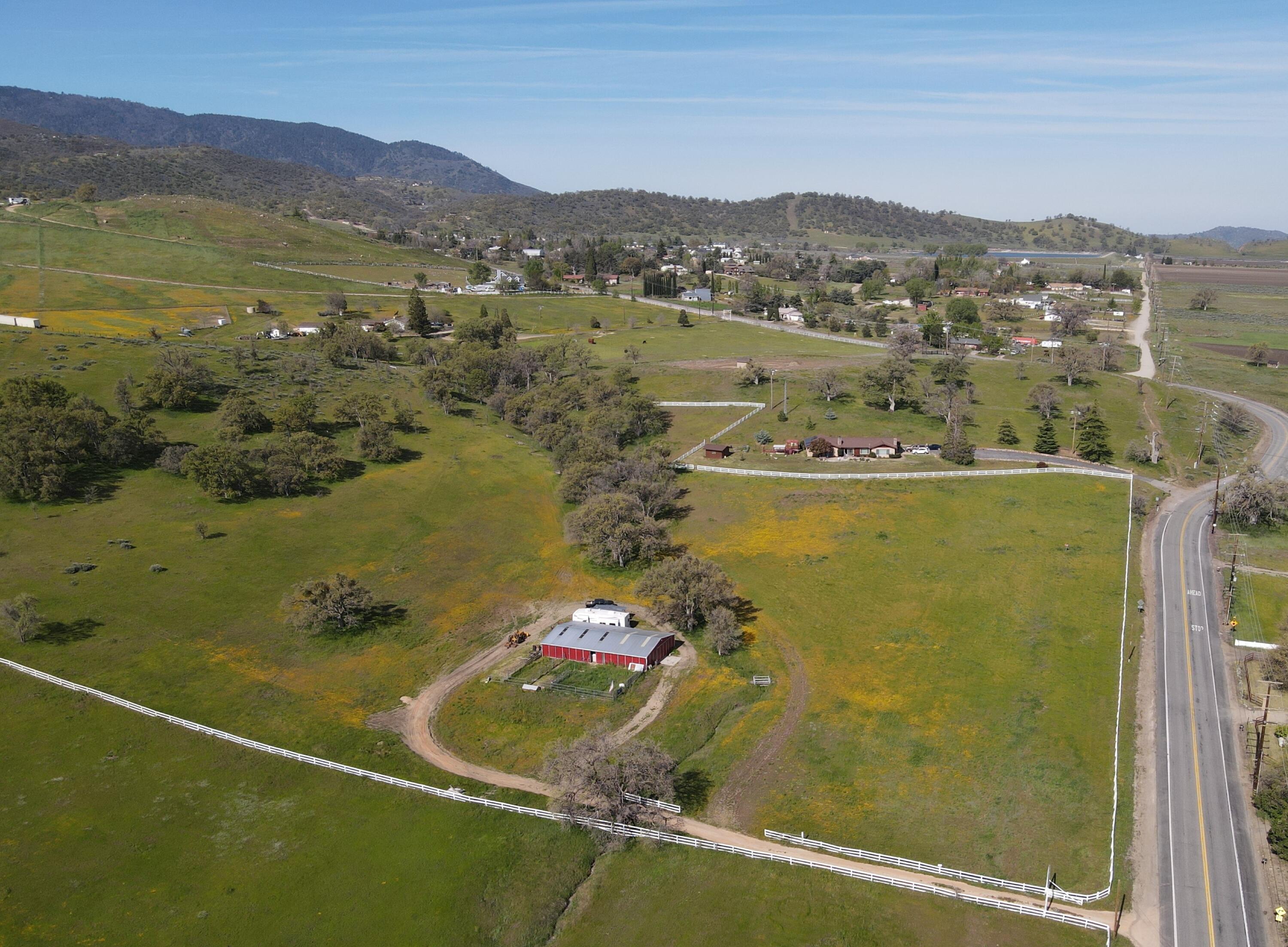 21970 Highline Road Tehachapi, CA 93561 - Photo 62 of 68 a view of a city
