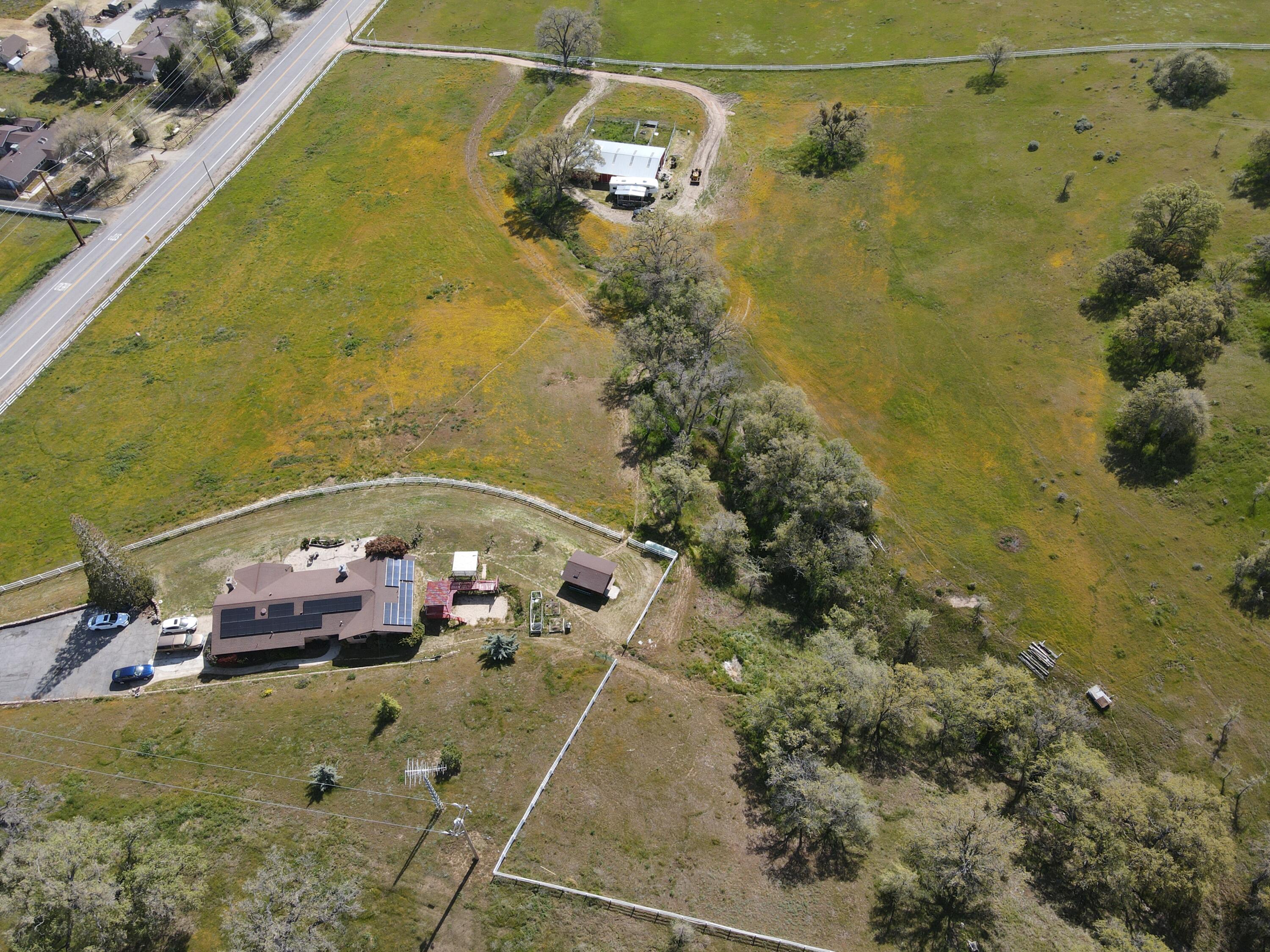 21970 Highline Road Tehachapi, CA 93561 - Photo 63 of 68 a bathroom with a shower