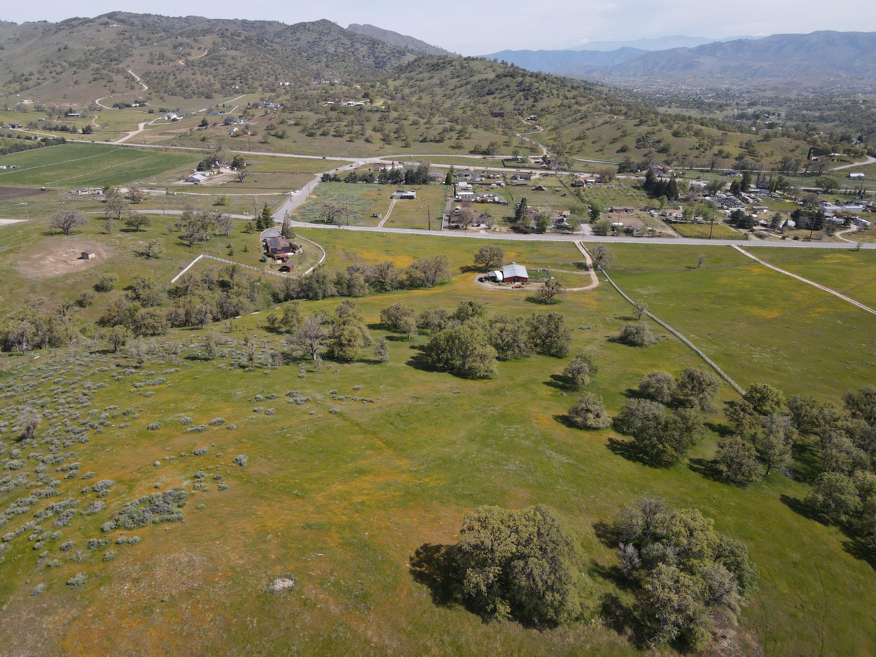 21970 Highline Road Tehachapi, CA 93561 - Photo 65 of 68 a view of a city with an ocean