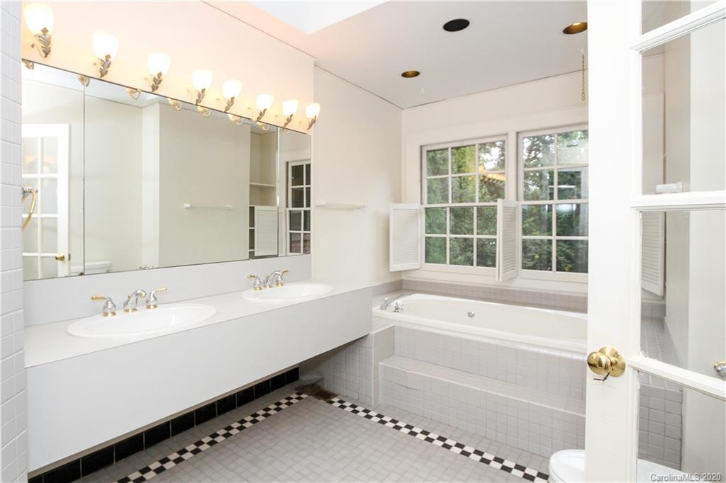 2120 Malvern Road Charlotte, NC 28207 - Photo 20 of 46 a bathroom with a tub a sink and a window
