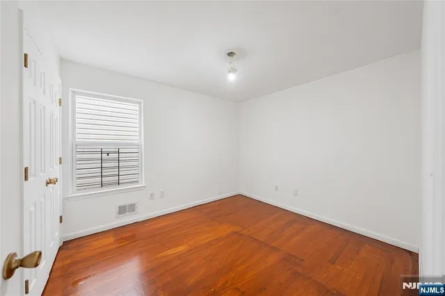 a view of empty room with window