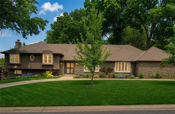 $550,000 | 1110 West 113th Street, Kansas City, MO 64114