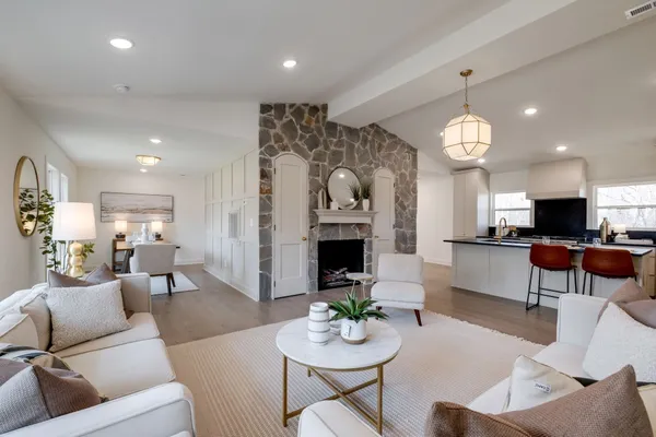 $899,900 | 1510 East Piney Road, Dickson, TN 37055