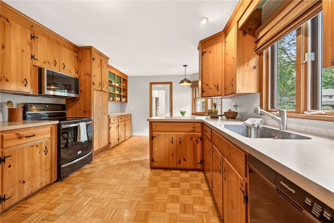 280 Woodland Road Pittsford, NY 14534 - Photo 8 of 30