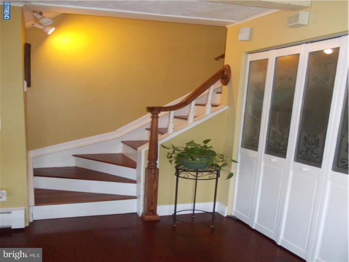 16 Hyacinth Road Levittown, PA 19056 - Photo 14 of 25 Family Room