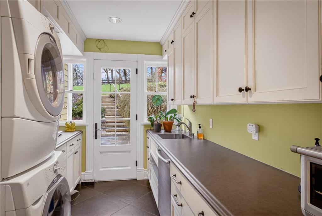 321 Fairview Road Pittsburgh, PA 15238 - Photo 27 of 50 a view of a kitchen with fridge and a sink