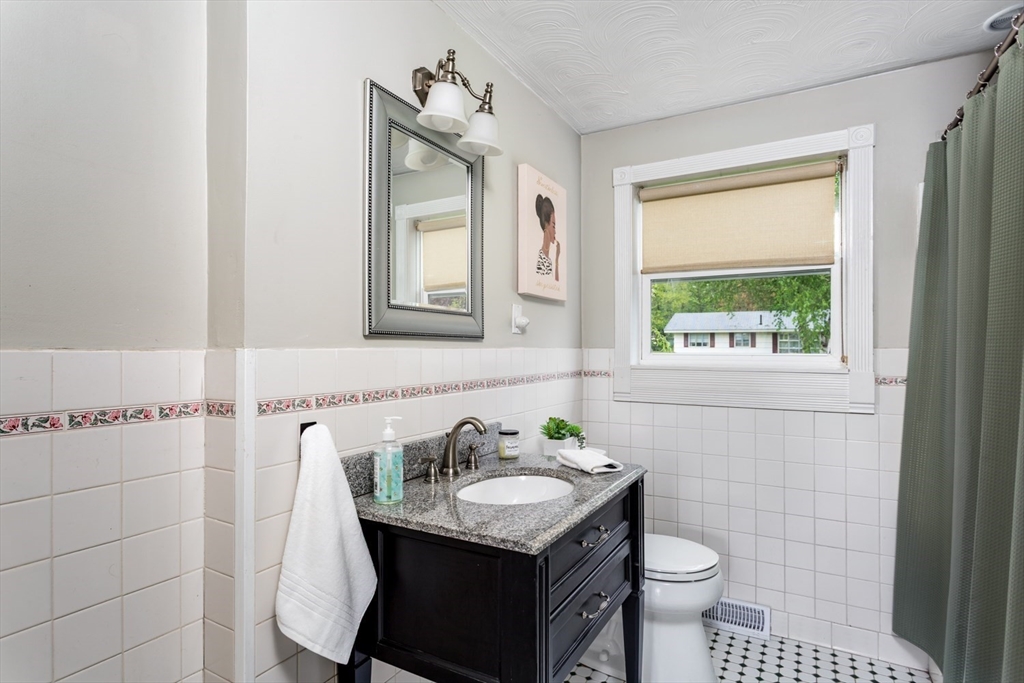 8 Haverstock Road Franklin, MA 02038 - Photo 11 of 42 Gallery Image 11